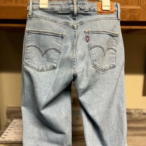 Size 28 Levi's